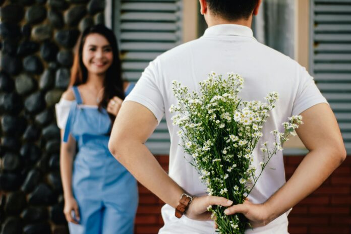 Dating στην πόλη – ζευγάρι σε χαλαρή γνωριμία