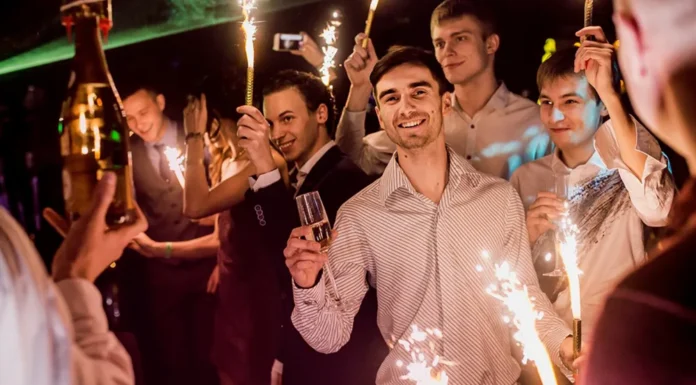 άνδρας σε club νυχτερινή ζωή